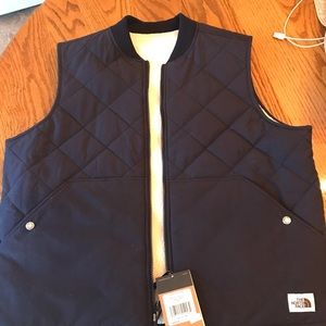 Mens North Face insulated vest XXL